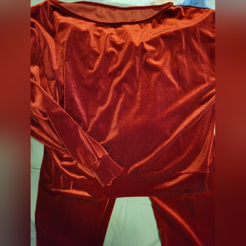Two-piece off shoulder legging set